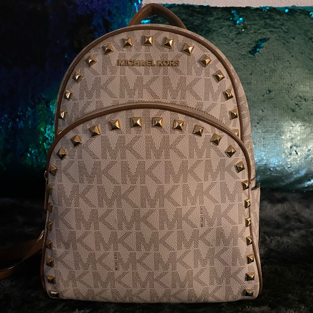 Michael Kors medium beige back pack